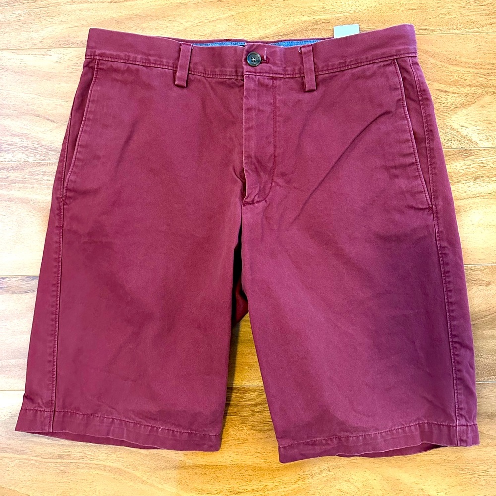 Banana Republic chino shorts in Red. Size 31 waist